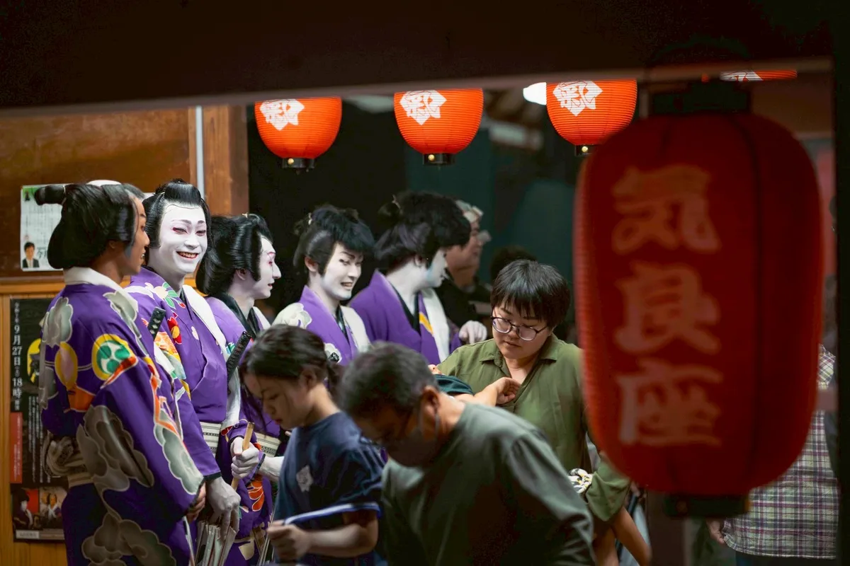 気良座入口 — 役者と観客の交流